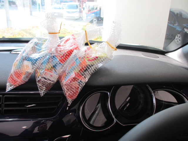 お菓子あげます