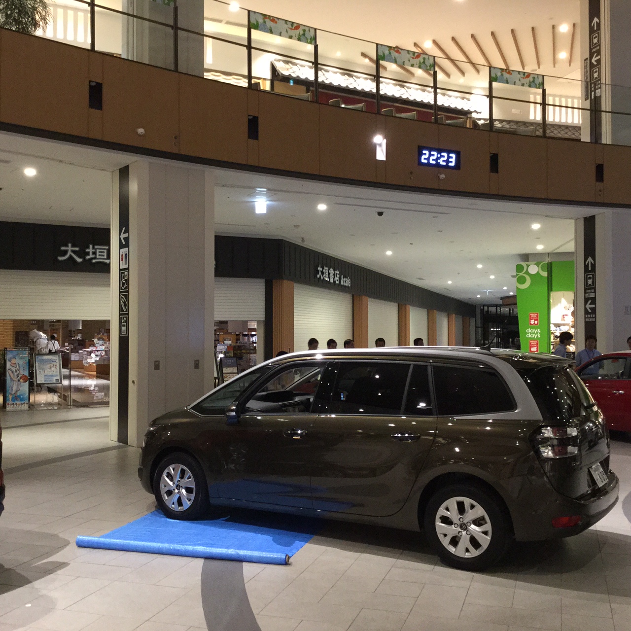 出張展示会イオンモール京都桂川搬入