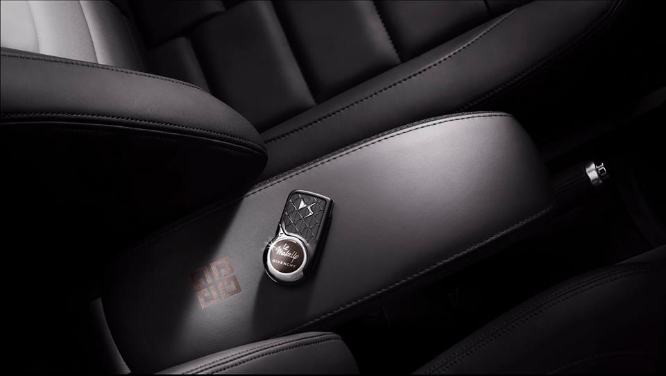 DS3 Givenchy：展示まで「少しお待ちください。」