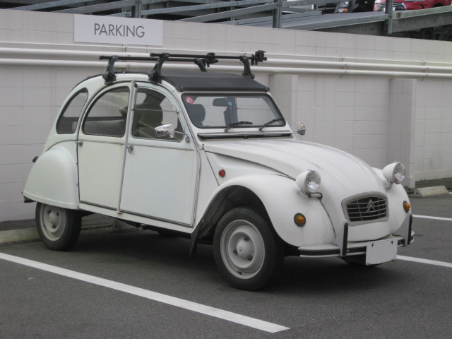 シトロエンらしいクルマ＝2CV