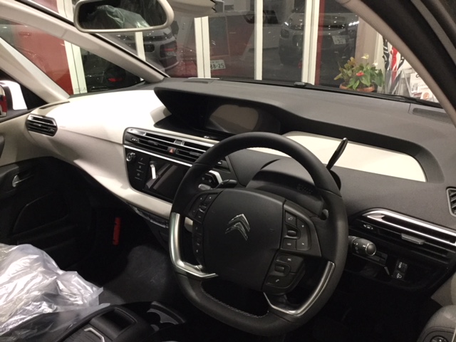 展示車の入替