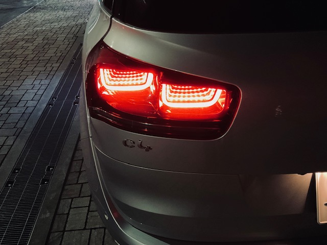 やっぱ良いよな（C4Picassoテールライト。）